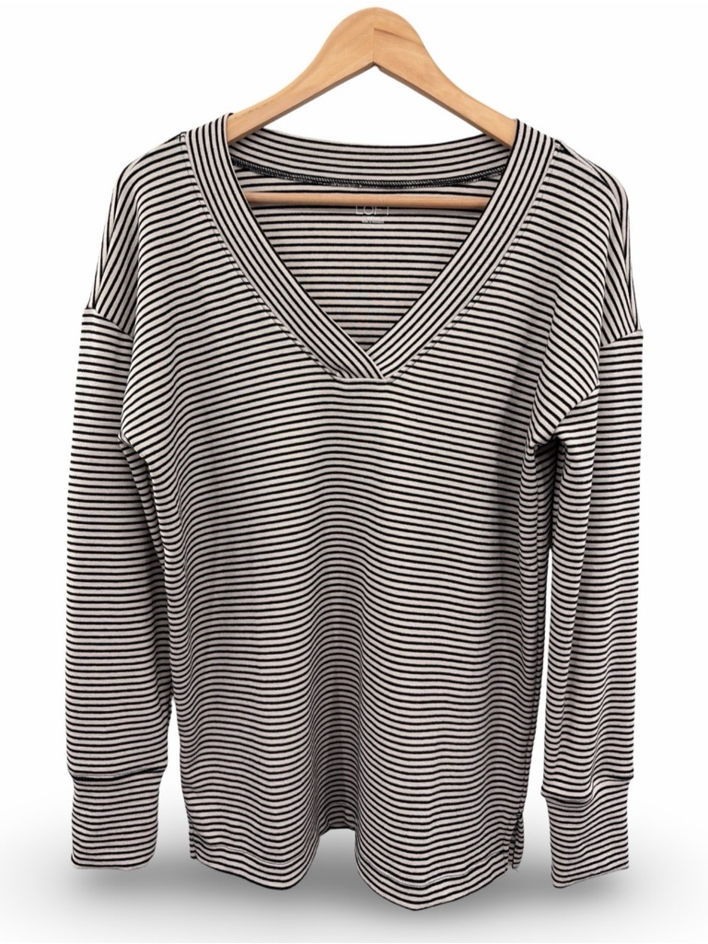 LOFT Women’s Black & Cream Striped V-Neck Knit Top Size Small NWT